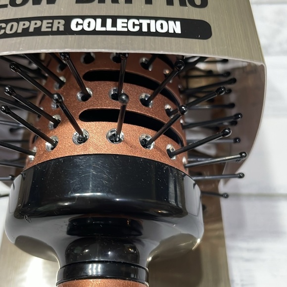 Conair Quick Dry Blow Dry Brush - Picture 4 of 5